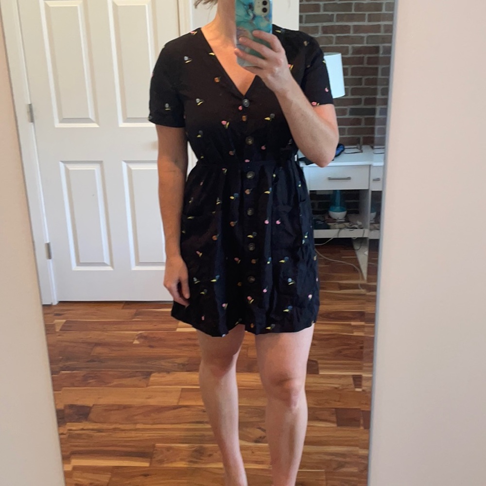 Black short sleeve floral dress with pockets!!